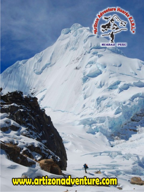 Vista panormica de la cumbre del Nevado Tocllaraju